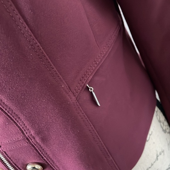 EUC Women’s WHBM Maroon Blazer in Size 4​​ - Picture 3 of 6